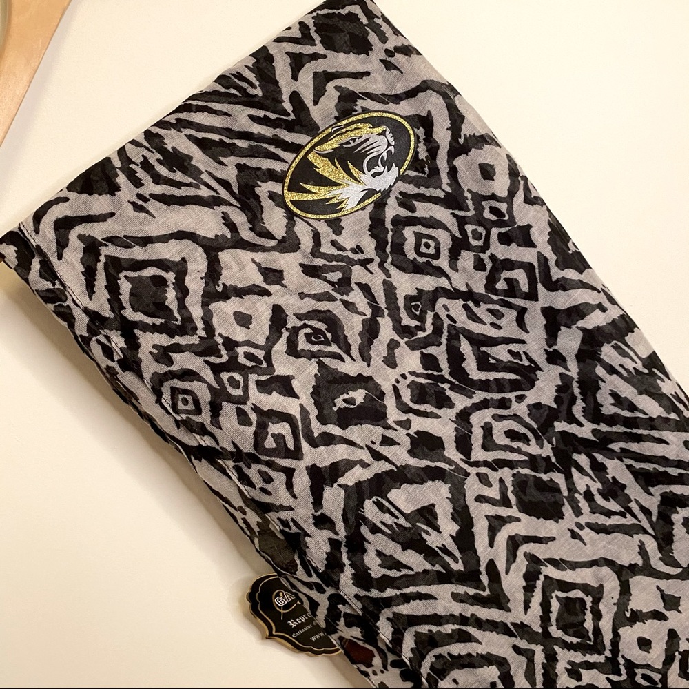 MIZZOU Infinity Scarf Missouri Tiger Black & Gray - Picture 4 of 5
